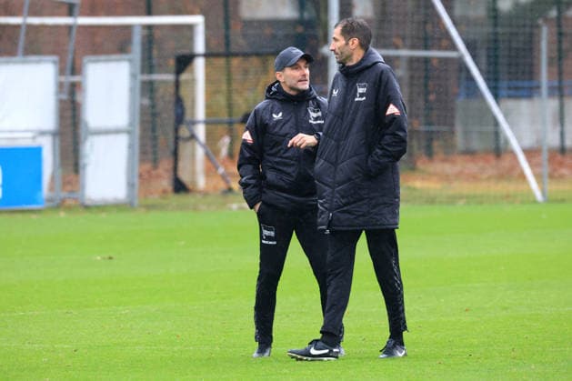DEU, DFL, 2 FBL Hertha BSC, Training, 09 12 2025, Sportforum, Berlin, DEU, DFL, 2 FBL Hertha BSC, Training, im Bild Cheftrainer Stefan Leitl Hertha BSC Berlin , Co Trainer Andre Mijatovic Hertha BSC Berlin DFL regulations prohibit any use of Photographs as image sequences and or quasi video nordphotoxGmbHx xEngler nph00076
