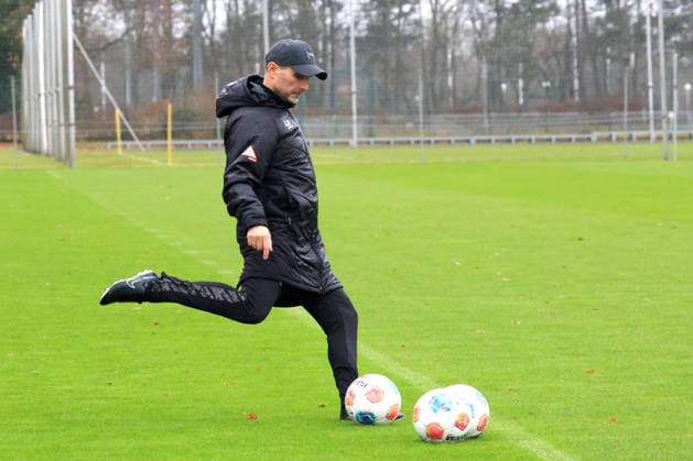 DEU, DFL, 2 FBL Hertha BSC, Training, 09 12 2025, Sportforum, Berlin, DEU, DFL, 2 FBL Hertha BSC, Training, im Bild Cheftrainer Stefan Leitl Hertha BSC Berlin DFL regulations prohibit any use of Photographs as image sequences and or quasi video nordphotoxGmbHx xEngler nph00076