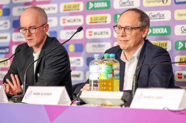 09 12 2025, Handball World Championship Women, quarter-finals, Germany Brazil, 27th IHF Women s Handball World Championship, Westfalenhalle Dortmund Mark Schober on the right at the press conference before the match North Rhine-Westphalia Germany
