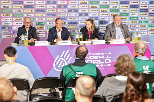 09 12 2025, Handball World Championship Women, quarter-finals, Germany Brazil, 27th IHF Women s Handball World Championship, Westfalenhalle Dortmund f l Tim Oliver Kalle, Mark Schober, Saskia Lang, DHB President Andreas Michelmann at the press conference before the match North Rhine-Westphalia Germany