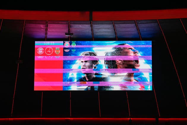 before the start of the match scoreboard DEFEKT FC Bayern Muenchen FCB vs Sporting Lisbon SCP Matchday 6 09 12 2025 DFL REGULATIONS PROHIBIT ANY USE OF PHOTOGRAPHS AS IMAGE SEQUENCES AND OR QUASI VIDEO FC Bayern Muenchen FCB vs Sporting Lisbon SCPn