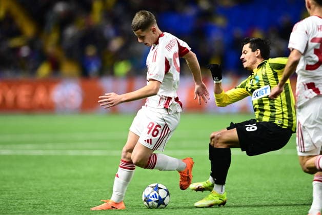 UEFA Champions League, Olympiacos FC vs Kairat Almaty - Christos Mouzakitis of Olympiacos FC in action against Ricardinho of Kairat Almaty during the UEFA Champions League Phase matchday 6 soccer match between Olympiacos FC and Kairat Almaty held at Astana Arena in Astana, Kazakhstan, 9 December 2025. IMAGO ONE INCH PRODUCTIONS Astana Kazakhstan Copyright: xONExINCHxPRODUCTIONSx 6772119