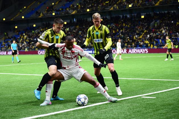 UEFA Champions League, Olympiacos FC vs Kairat Almaty - Ayoub El Kaabi of Olympiacos FC in action against Egor Sorokin of Kairat Almaty during the UEFA Champions League Phase matchday 6 soccer match between Olympiacos FC and Kairat Almaty held at Astana Arena in Astana, Kazakhstan, 9 December 2025. IMAGO ONE INCH PRODUCTIONS Astana Kazakhstan Copyright: xONExINCHxPRODUCTIONSx 6772158
