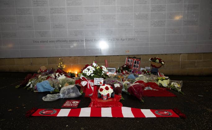 Charlton Athletic v Middlesbrough Sky Bet Championship General view of a memorial outside the stadium for Norman Barker known as Headphones Norm before the Sky Bet Championship match at The Valley, London 09 12 2025 UK Newspapers OUT Copyright: xBenxPetersx FIL-22613-0059