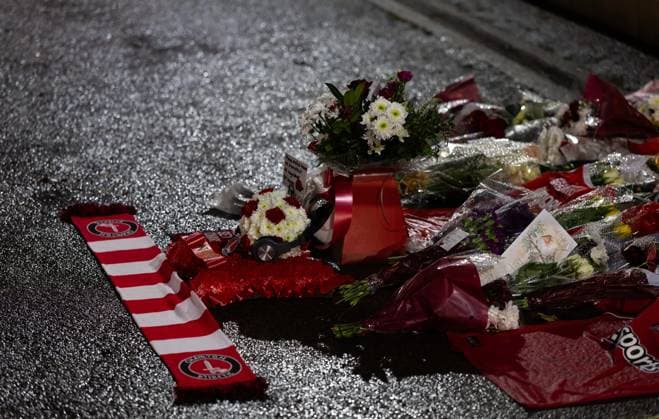Charlton Athletic v Middlesbrough Sky Bet Championship Detail view of a memorial outside the stadium for Norman Barker known as Headphones Norm before the Sky Bet Championship match at The Valley, London 09 12 2025 UK Newspapers OUT Copyright: xBenxPetersx FIL-22613-0063