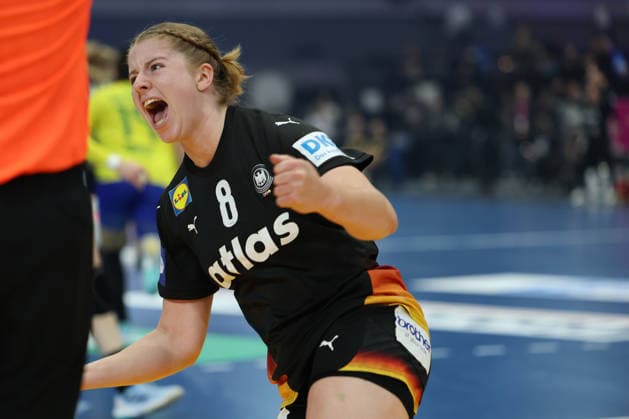 GER, Dortmund, 27th Wommens World Championship 2025, Quarterfinals Quaterfinals, Final Round Germany GER vs Brazil BRA 09 12 2025, Westfalenhalle, Dortmund, GER, Dortmund, 27th Wommens World Championship 2025, Quarterfinals Quaterfinals, Final Round Germany GER vs Brazil BRA , pictured Goal celebration jubilation jubilation run, Nina Engel Ger 8 , nordphotoxGmbHx xMeuter nph00351