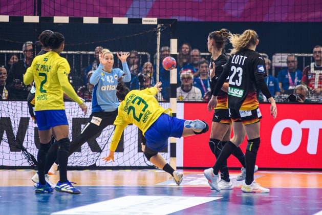 DORTMUND, GERMANY - 9 DECEMBER, 2025: Guarieiro Giulia - Women s Handball World Championship, WM, Weltmeisterschaft 2025 Germany vs Brazil at Westfallenhalle.  Copyright: xVitaliixKliuievx