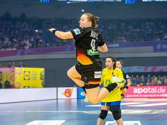 Lisa Antl Germany, 09 comes free to throw at the circle, Germany vs Brazil, Handball, World Championship, Women, Season 2025 2026, 09 12 2025, Germany vs Brazil, Handball, World Championship, Women, Season 2025 2026, 09 12 2025 Dortmund Copyright: xEibner-Pressefoto MichaelxSchmidx EP_MST