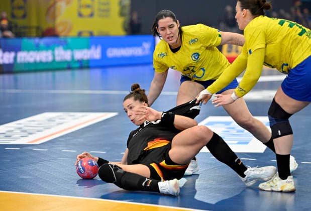 Emily Vogel GER in action, duel Womens Handball World Championship 2025, quarterfinal Germany GER Brazil BRA , on 09 12 2025 in Dortmund Germany Womens Handball World Championship from 26 11 14 12 2025 in Germany Netherlands Â