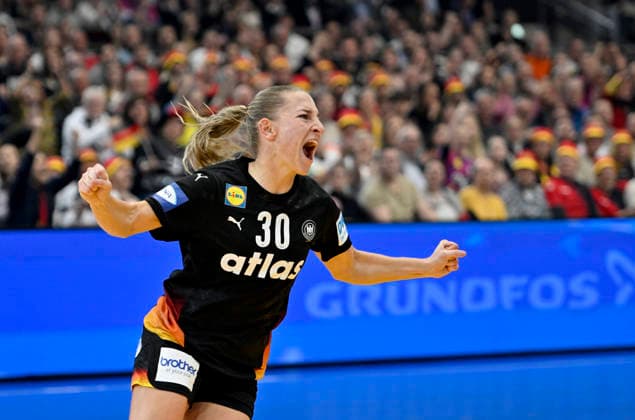 Cheers Jenny Behrend GER Womens Handball World Championship 2025, Quarterfinals Germany GER Brazil BRA , on 09 12 2025 in Dortmund Germany Womens Handball World Championship from 26 11 14 12 2025 in Germany Netherlands Â