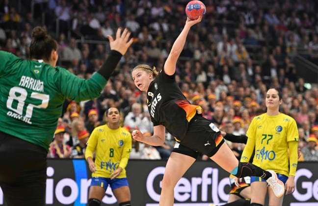 Nina Engel GER in action, throw, against goalkeeper Renata Lais De Arruda BRA Womens Handball World Championship 2025, Quarterfinal Germany GER Brazil BRA , on 09 12 2025 in Dortmund Germany Womens Handball World Championship from 26 11 14 12 2025 in Germany Netherlands Â
