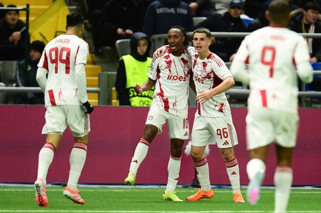 UEFA Champions League, Kairat Almaty vs Olympiacos FC - Gelson Martins of Olympiacos FC celebrates with his teamates after scoring the 0-1 during the UEFA Champions League Phase matchday 6 soccer match between Olympiacos FC and Kairat Almaty held at Astana Arena in Astana, Kazakhstan, 9 December 2025. IMAGO ONE INCH PRODUCTIONS Astana Kazakhstan Copyright: xONExINCHxPRODUCTIONSx 6772281