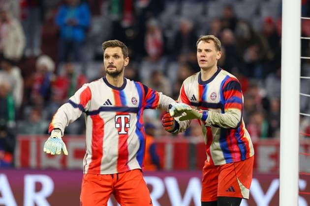 l r Sven Ulreich 26 FC Bayern Muenchen , Manuel Neuer 1 FC Bayern Muenchen , FC Bayern Muenchen vs Sporting Lisbon, Soccer, Champions League, Matchday 6, 09 12 2025 Muenchen Bayern Germany Copyright: xkolbert-press ChristianxKolbertx