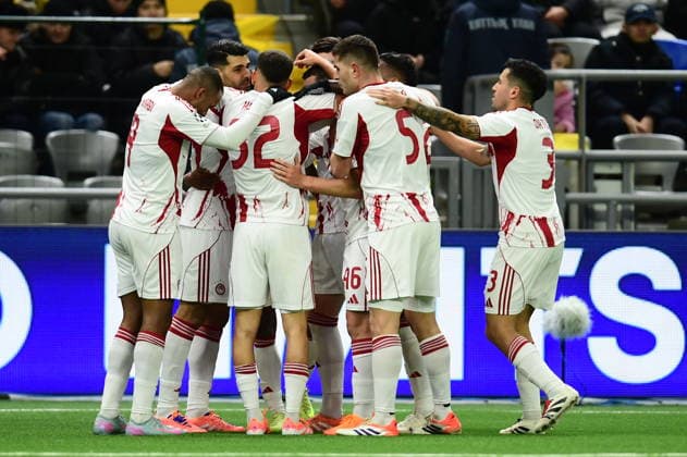 UEFA Champions League, Kairat Almaty vs Olympiacos FC - Gelson Martins of Olympiacos FC celebrates with his teamates after scoring the 0-1 during the UEFA Champions League Phase matchday 6 soccer match between Olympiacos FC and Kairat Almaty held at Astana Arena in Astana, Kazakhstan, 9 December 2025. IMAGO ONE INCH PRODUCTIONS Astana Kazakhstan Copyright: xONExINCHxPRODUCTIONSx 6772292