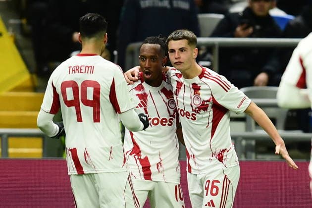 UEFA Champions League, Kairat Almaty vs Olympiacos FC - Gelson Martins of Olympiacos FC celebrates with his teamates after scoring the 0-1 during the UEFA Champions League Phase matchday 6 soccer match between Olympiacos FC and Kairat Almaty held at Astana Arena in Astana, Kazakhstan, 9 December 2025. IMAGO ONE INCH PRODUCTIONS Astana Kazakhstan Copyright: xONExINCHxPRODUCTIONSx 6772298