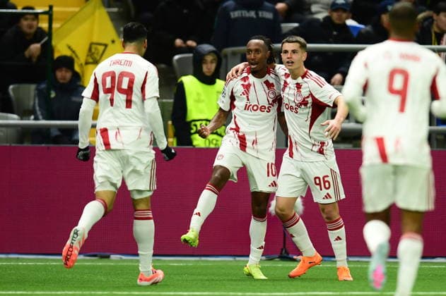UEFA Champions League, Kairat Almaty vs Olympiacos FC - Gelson Martins of Olympiacos FC celebrates with his teamates after scoring the 0-1 during the UEFA Champions League Phase matchday 6 soccer match between Olympiacos FC and Kairat Almaty held at Astana Arena in Astana, Kazakhstan, 9 December 2025. IMAGO ONE INCH PRODUCTIONS Astana Kazakhstan Copyright: xONExINCHxPRODUCTIONSx 6772302