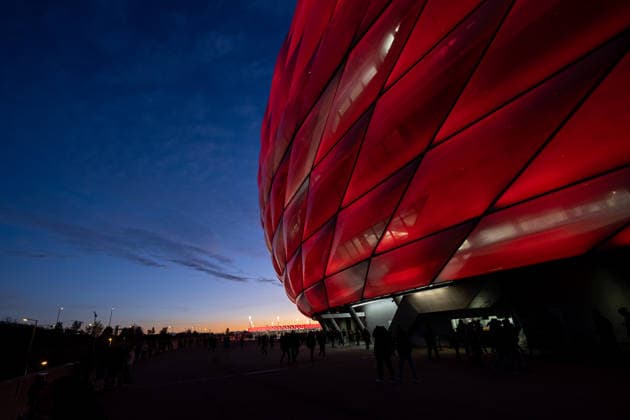Outside of the Allianz Arena in front of the setting sun in the background GER, FC Bayern Muenchen vs Sporting Lisbon SCP, Football, Champions League, League Phase 6 Matchday, Season 2025 2026, 09 12 2025 DFL DFB REGULATIONS PROHIBIT ANY USE OF PHOTOGRAPHS as IMAGE SEQUENCES and or QUASI VIDEO GER, FC Bayern Muenchen vs Sporting Lisbon SCP, Football, Champions League, League Phase 6 Matchday, Season 2025 2026, 09 12 2025 Muenchen Copyright: xEibner-Pressefoto HeikexFeinerx EP_HFR