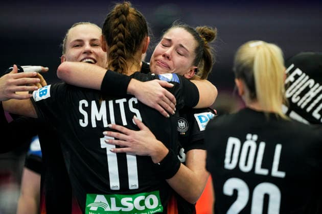 Women s Handball World Championship 2025 Brazil Germany Dortmund, Germany 20251209 Germany celebrates their victory over Brazil in the quarter finals of the Women s Handball World Championship at the Westfalenhalle in Dortmund on Tuesday evening Photo Beate Oma Dahle NTB Dortmund Germany EDITORIAL USE ONLY RESTRICTED USE FOR BETTING COMPANIES  Copyright: xBeatexOmaxDahlex xNTBx