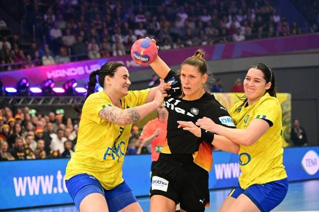 09 12 2025 xkhx Dormund, Westfallenhalle, international womens handball world championship quarter-final handball national team Germany vs. national team Brazil Xenia Smits GER