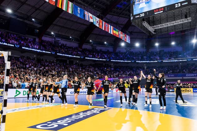 DORTMUND, GERMANY - DECEMBER 9: Players of Germany celebrate winning the 27th IHF Women’s World Handball Championship match between Germany vs. Brazil at Westfalenhalle at quarterfinals of the 27th IHF Women’s World Handball Championship on December 9, 2025 in Dortmund, Germany. North Rhine Westphalia Germany Copyright: xBEAUTIFULxSPORTS Wunderlx