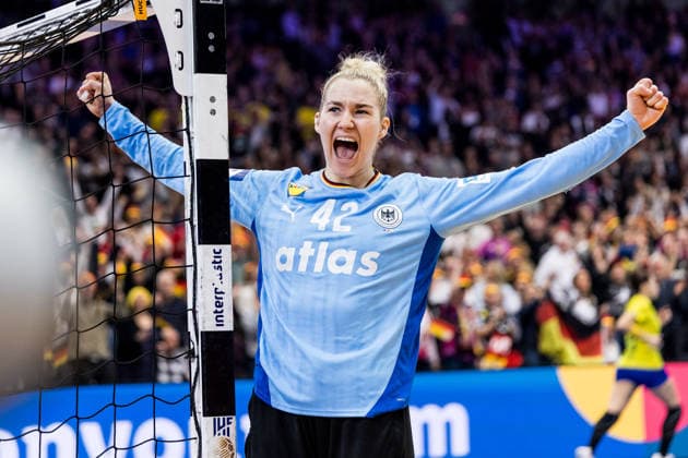 DORTMUND, GERMANY - DECEMBER 9: Katharina Filter (Germany, 42) cheers during the 27th IHF Women’s World Handball Championship match between Germany vs. Brazil at Westfalenhalle at quarterfinals of the 27th IHF Women’s World Handball Championship on December 9, 2025 in Dortmund, Germany. North Rhine Westphalia Germany Copyright: xBEAUTIFULxSPORTS Wunderlx