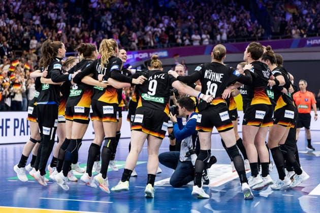 DORTMUND, GERMANY - DECEMBER 9: Players of Germany celebrate winning the 27th IHF Women’s World Handball Championship match between Germany vs. Brazil at Westfalenhalle at quarterfinals of the 27th IHF Women’s World Handball Championship on December 9, 2025 in Dortmund, Germany. North Rhine Westphalia Germany Copyright: xBEAUTIFULxSPORTS Wunderlx