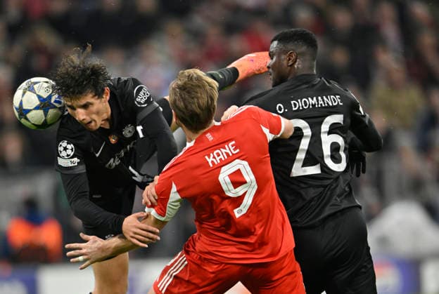 Header duel duel action Harry Kane FC Bayern Muenchen FCB 09 vs Joao Simoes Sporting Lisbon SCP 52 Ousmane Diomande Sporting Lisbon SCP 26 FC Bayern Muenchen FCB vs Sporting Lisbon SCP Matchday 6 09 12 2025 DFL REGULATIONS PROHIBIT ANY USE OF PHOTOGRAPHS AS IMAGE SEQUENCES AND OR QUASI VIDEO FC Bayern Muenchen FCB vs Sporting Lisbon SCPn