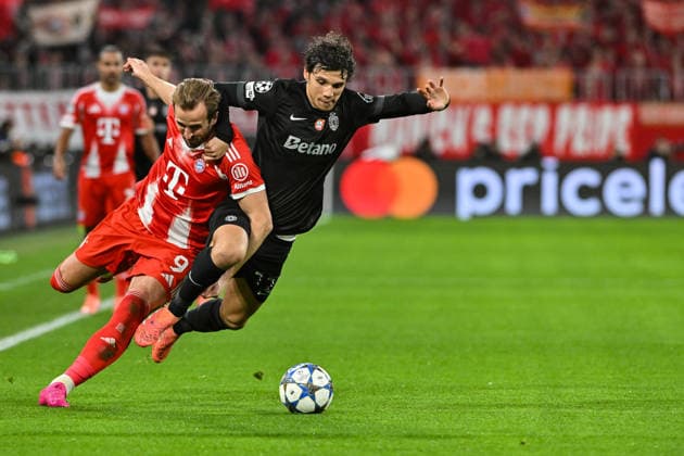 UEFA Champions League FC Bayern Munich Sporting CP 09 12 2025 MUNICH, GERMANY 09 DECEMBER in the duel Harry KANE FC Bayern Munich 9 and Eduardo QUARESMA Sporting CP 72 during the match between FC Bayern Munich and Sporting Lisbon on matchday 6 of the UEFA Champions League league phase at the Allianz Arena Copyright: xBEAUTIFULxSPORTS Goldbergx