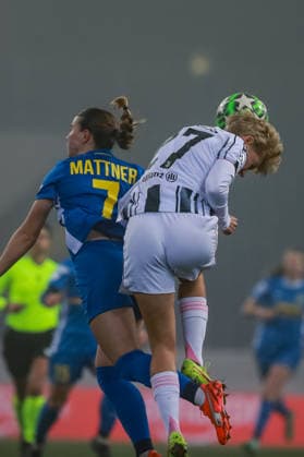 SOCCER - WCL, St.Poelten vs Juventus SANKT POELTEN,AUSTRIA,09.DEC.25 - SOCCER - UEFA Women s Champions League, SKN Sankt Poelten vs Juventus Turin FC. Image shows Sarah Mattner (St.Poelten) and Paulina Krumbiegel (Juventus)  GEPAxpictures xManuelxBinder