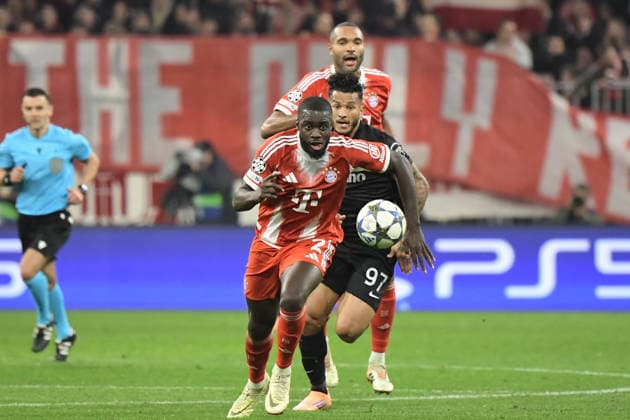 09 12 2025, xemx, Football UEFA Champions League, FC Bayern Muenchen Sporting Lissabon v l Jonathan Tah FC Bayern Muenchen Dayot Upamecano FC Bayern Muenchen Luis Suarez Sporting Lissabon Zweikampf, Aktion, action, battle for the ball DFL DFB REGULATIONS PROHIBIT ANY USE OF PHOTOGRAPHS as IMAGE SEQUENCES and or QUASI VIDEO Muenchen