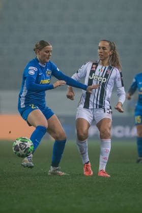 SOCCER - WCL, St.Poelten vs Juventus SANKT POELTEN,AUSTRIA,09.DEC.25 - SOCCER - UEFA Women s Champions League, SKN Sankt Poelten vs Juventus Turin FC. Image shows Chiara DÂ Angelo(St.Poelten) and Lia Waelti (Juventus).  GEPAxpictures xManuelxBinder