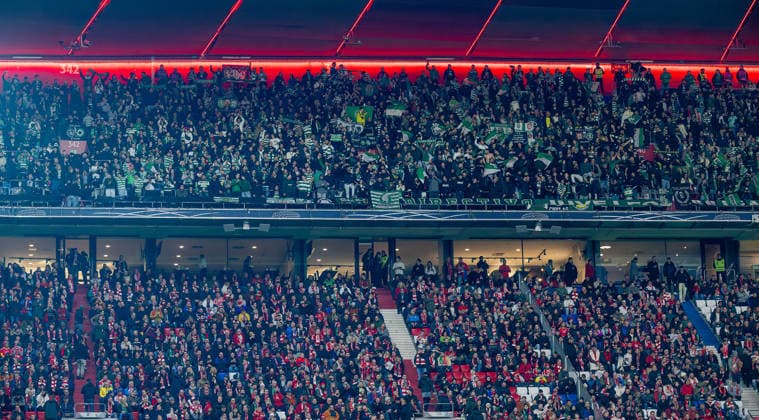 The fans traveling from Portugal in the guest block GER, FC Bayern Muenchen vs Sporting Lisbon SCP, Football, Champions League, League Phase 6 Matchday, Season 2025 2026, 09 12 2025 DFL DFB REGULATIONS PROHIBIT ANY USE OF PHOTOGRAPHS as IMAGE SEQUENCES and or QUASI VIDEO GER, FC Bayern Muenchen vs Sporting Lisbon SCP, Football, Champions League, League Phase 6 Matchday, Season 2025 2026, 09 12 2025 Muenchen Copyright: xEibner-Pressefoto HeikexFeinerx EP_HFR