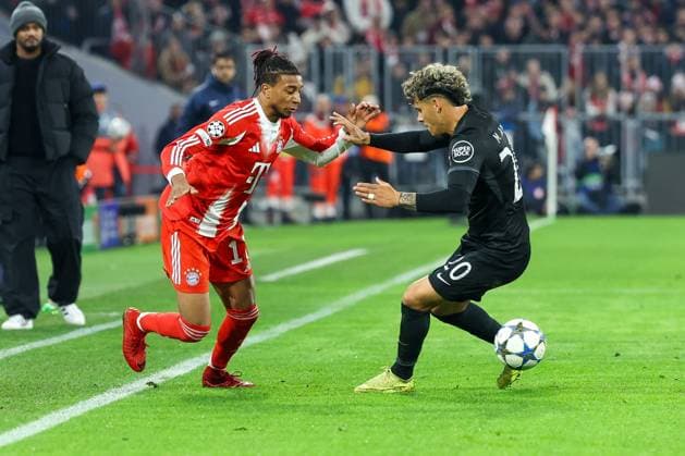 in duel, action, with Michael Olise 17 FC Bayern Muenchen , Maxi Araujo 20 Sporting Lisbon , FC Bayern Muenchen vs Sporting Lisbon, Soccer, Champions League, Matchday 6, 09 12 2025 Muenchen Bayern Germany Copyright: xkolbert-press ChristianxKolbertx