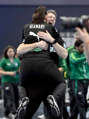 Final cheer Coach Markus Gaugisch GER with goalkeeper coach Jasmina Rebmann Jankovic Womens Handball World Championship 2025, quarter-final Germany GER Brazil BRA , on 09 12 2025 in Dortmund Germany Womens Handball World Championship from 26 11 14 12 2025 in Germany Netherlands Â