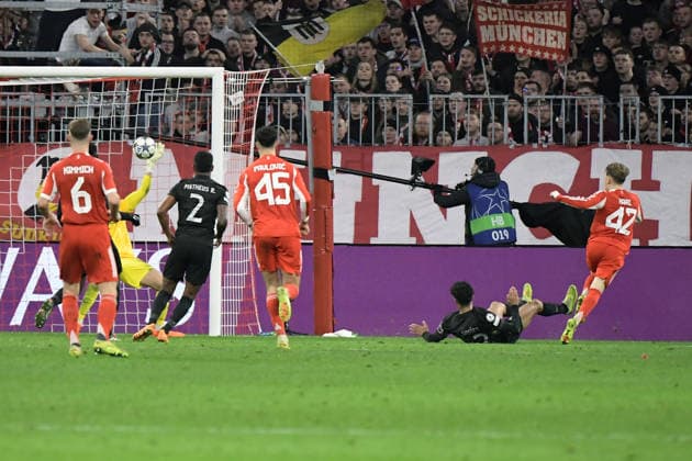 09 12 2025, xemx, Football UEFA Champions League, FC Bayern Muenchen Sporting Lissabon v l Torchance Lennart Karl FC Bayern Muenchen Rui Silva Sporting Lissabon Joao Simoes Sporting Lissabon DFL DFB REGULATIONS PROHIBIT ANY USE OF PHOTOGRAPHS as IMAGE SEQUENCES and or QUASI VIDEO Muenchen