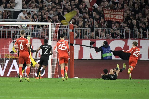 09 12 2025, xemx, Football UEFA Champions League, FC Bayern Muenchen Sporting Lissabon v l Torchance Lennart Karl FC Bayern Muenchen Rui Silva Sporting Lissabon Joao Simoes Sporting Lissabon DFL DFB REGULATIONS PROHIBIT ANY USE OF PHOTOGRAPHS as IMAGE SEQUENCES and or QUASI VIDEO Muenchen