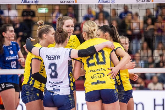 Britte Mayke Stuut SSC Palmberg Schwerin, 08 , center and team GER, Allianz MTV Stuttgart SSC Palmberg Schwerin, Volleyball Bundesliga, VBL, DVV Cup semi-finals, 2025 2026 season, 09 12 2025 GER, Allianz MTV Stuttgart SSC Palmberg Schwerin, Volleyball Bundesliga, VBL, DVV Cup semi-finals, 2025 2026 season, 09 12 2025 Stuttgart Copyright: xSandyxDinkelackerx EP_SDR