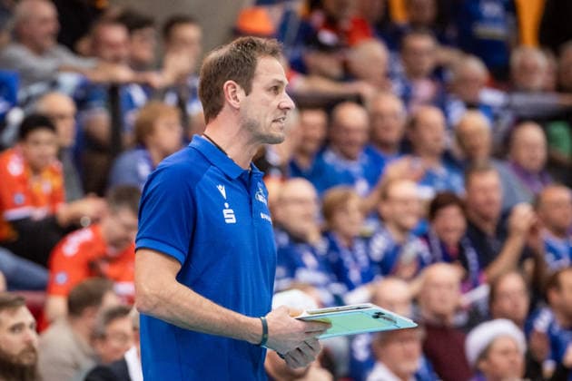 Felix Koslowski Coach SSC Palmberg Schwerin visibly dissatisfied GER, Allianz MTV Stuttgart SSC Palmberg Schwerin, Volleyball Bundesliga, VBL, DVV Cup semi-finals, 2025 2026 season, 09 12 2025 GER, Allianz MTV Stuttgart SSC Palmberg Schwerin, Volleyball Bundesliga, VBL, DVV Cup semi-finals, 2025 2026 season, 09 12 2025 Stuttgart Copyright: xSandyxDinkelackerx EP_SDR