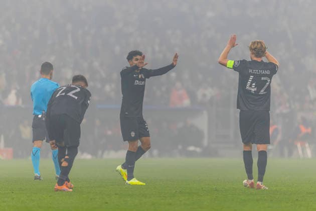 Dortmund, Germany 09 December 2025 Champions League 2025 2026 FC Bayern Munich vs Sporting Lisbon In the picture The players from Lisbon cheer after Kimmich FCBs own goal to 0 1 with his Allianz Arena Bayern Copyright: xFotostandx xSchäferx