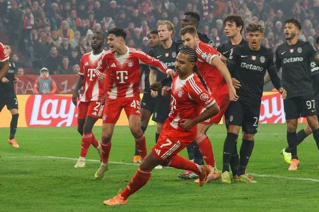 Goal celebration by Serge Gnabry 7 FC Bayern Muenchen to equalize 1 1, FC Bayern Muenchen vs Sporting Lisbon, Football, Champions League, Matchday 6, 09 12 2025 Muenchen Bayern Germany Copyright: xkolbert-press ChristianxKolbertx