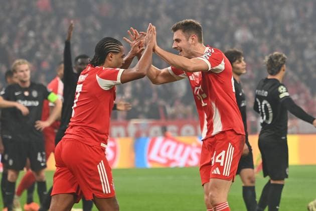 Goal celebration Serge GNABRY FC Bayern Muenchen with Josip STANISIC Bayern Muenchen after GOAL TO 1 1 JOY, JOY, JOYFUL, Soccer Champions League, Season 2025 26, League phase FC Bayern Muenchen Sporting CP on 09 12 2025