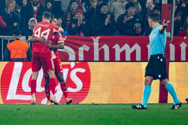 Josip Stanisic FC Bayern Muenchen, 44 celebrates with Serge Gnabry FC Bayern Muenchen, 7 his goal to equalize 1 1 GER, FC Bayern Muenchen vs Sporting Lisbon SCP, Football, Champions League, League Phase 6 Matchday, Season 2025 2026, 09 12 2025 DFL DFB REGULATIONS PROHIBIT ANY USE OF PHOTOGRAPHS as IMAGE SEQUENCES and or QUASI VIDEO GER, FC Bayern Muenchen vs Sporting Lisbon SCP, Football, Champions League, League Phase 6 Matchday, Season 2025 2026, 09 12 2025 Muenchen Copyright: xEibner-Pressefoto HeikexFeinerx EP_HFR