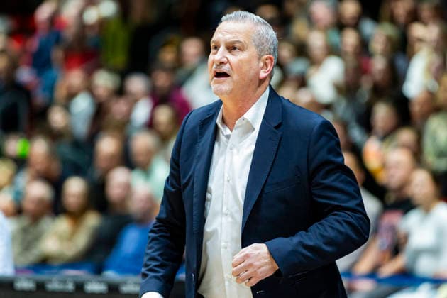 09 12 2025, xomx, Basketball EuroCup 2025, Niners Chemnitz Panionios Athens v l Ilias Zouros Panionios Cosmorama Travel Athens Headcoach Portrait, Portraet, Chemnitz