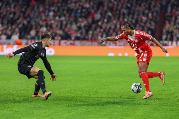Soccer Champions League Matchday 6 FC Bayern Munich Sporting Lisbon on 09 12 2025 at the Allianz Arena in Munich Ivan Fresneda Lisbon , left Serge Gnabry Munich , right xMSx