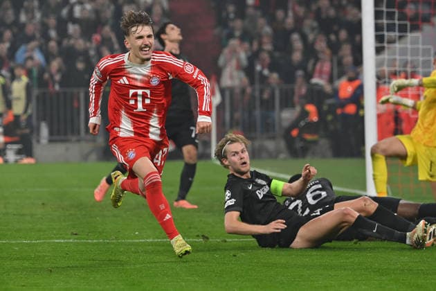 09 12 2025, xjrdrx, Football UEFA Champions League, FC Bayern Muenchen Sporting Lisbon v l Goal celebration after the goal to celebrate the goal celebrate 2 1 by Lennart Karl FC Bayern Muenchen DFL DFB REGULATIONS PROHIBIT ANY USE OF PHOTOGRAPHS as IMAGE SEQUENCES and or QUASI VIDEO Muenchen