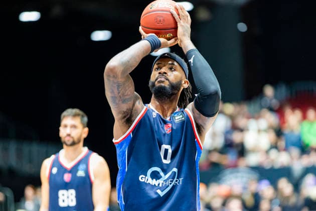 09 12 2025, xomx, Basketball EuroCup 2025, Niners Chemnitz Panionios Athens v l NATE WATSON Panionios Cosmorama Travel Athens Portrait, Portraet, am Ball Chemnitz