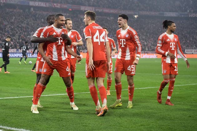 09 12 2025, xemx, Football UEFA Champions League, FC Bayern Muenchen Sporting Lisbon v l Goal celebration after the goal to celebrate the goal celebrate 3 1 by Jonathan Tah FC Bayern Muenchen DFL DFB REGULATIONS PROHIBIT ANY USE OF PHOTOGRAPHS as IMAGE SEQUENCES and or QUASI VIDEO Muenchen