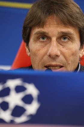 Benfica - Napoli conferenza pre partita Antonio Conte Head Coach of SSC Napoli During the pre-match press conference, PK, Pressekonferenz on December 09, 2025, between FC Benfica and SCC Napoli in the Champions League at the Da Luz Stadium in Lisbon. In the photo: Lisbona STADIO DA LUZ LISBONA PORTOGALLO Copyright: xFABIOxSASSOxFabioxSassox 2L8A5406
