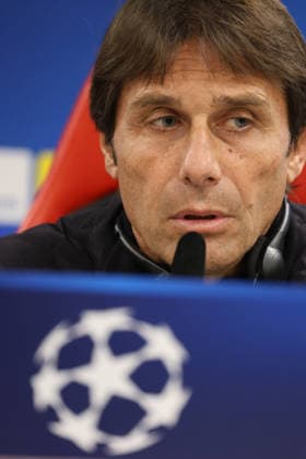 Benfica - Napoli conferenza pre partita Antonio Conte Head Coach of SSC Napoli During the pre-match press conference, PK, Pressekonferenz on December 09, 2025, between FC Benfica and SCC Napoli in the Champions League at the Da Luz Stadium in Lisbon. In the photo: Lisbona STADIO DA LUZ LISBONA PORTOGALLO Copyright: xFABIOxSASSOxFabioxSassox 2L8A5414