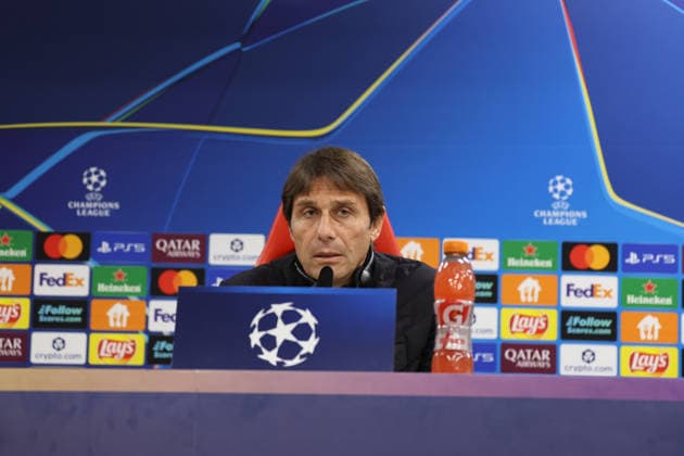 Benfica - Napoli conferenza pre partita Antonio Conte Head Coach of SSC Napoli During the pre-match press conference, PK, Pressekonferenz on December 09, 2025, between FC Benfica and SCC Napoli in the Champions League at the Da Luz Stadium in Lisbon. In the photo: Lisbona STADIO DA LUZ LISBONA PORTOGALLO Copyright: xFABIOxSASSOxFabioxSassox 2L8A5417